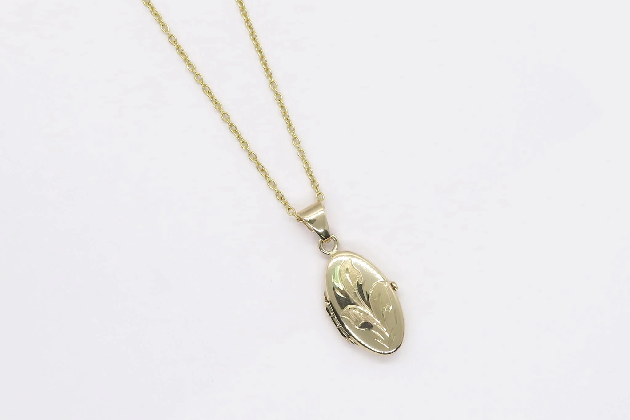 10k Yellow Gold Oval Locket Pendant - Image 7