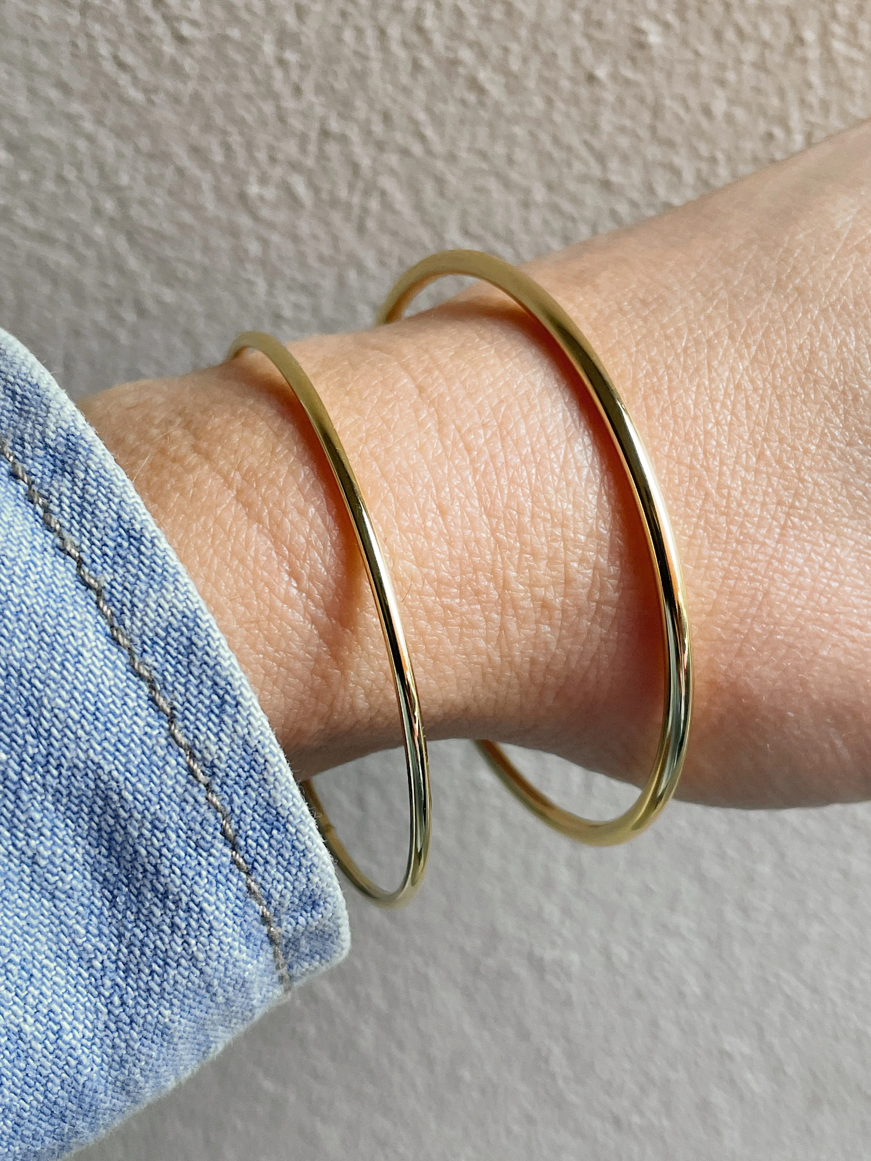 14k Yellow Gold Rounded Tubular Bangle - Image 4