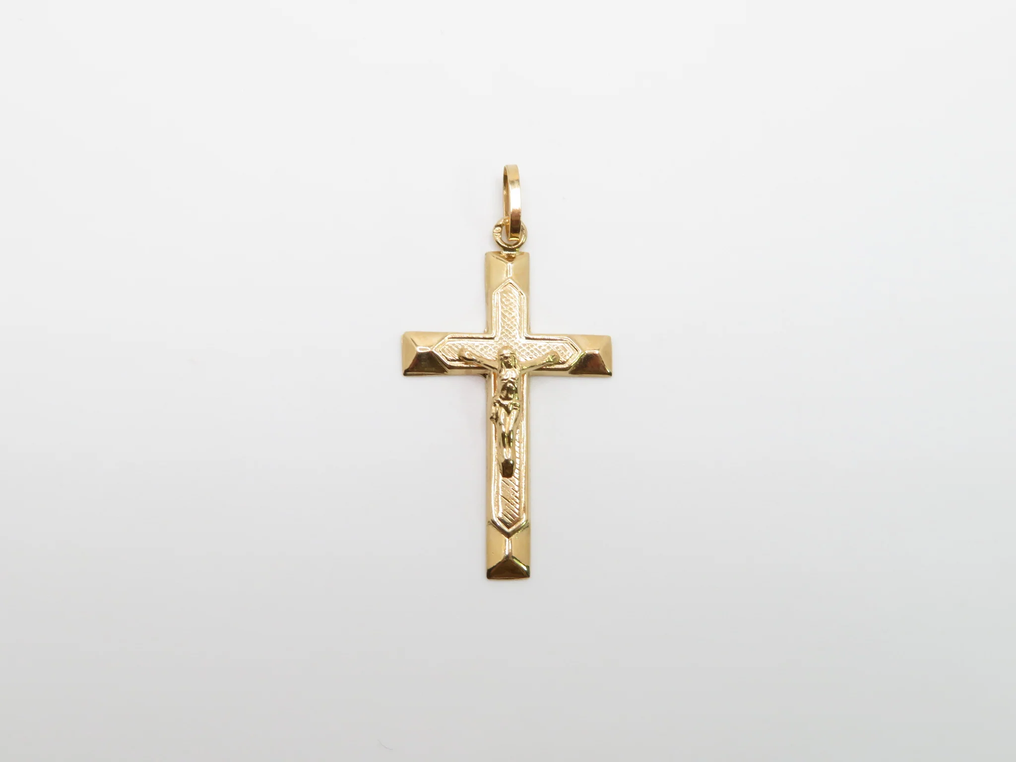 19.25k Yellow Gold Decorative Crucifix Pendant - Image 11